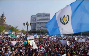 Luis Chávez “Ojalá nuestros hermanos guatemaltecos logren echar a su presidente”