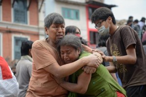 Sube a 2,357 los muertos en el terremoto de Nepal