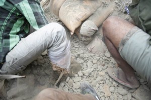 Más de 5.000 muertos y 10.000 heridos causa el terremoto en Nepal‏.