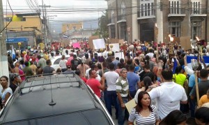 Miles Protestan en Honduras por la Corrupción en el IHSS