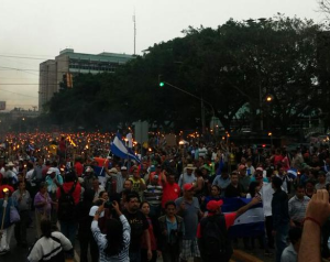 VIDEO: Multitudinaria marcha en Tegucigalpa