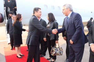 Juan Orlando Hernandez llega a Israel en el lujoso avión presidencial