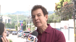 Salvador Nasralla condena el cierre de Diario Tiempo
