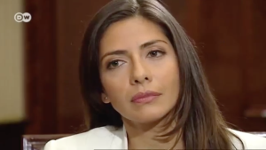 Periodista Carolina Chimoy destroza a Juan Orlando Hernández