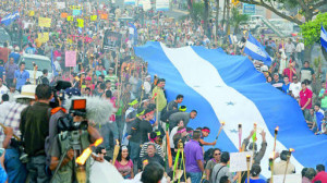 Indignados van unidos a las calles este viernes