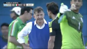 La consigna Fuera JOH hizo retumbar el Estadio Olímpico