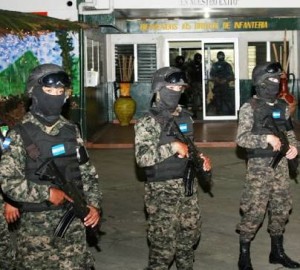Capturan a 3 militares por supuesta violación