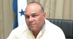 Diputado Jerry Hynds en libertad tras pagar fianza