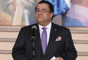 “Nadie es único en el mundo”, le dice Juan Orlando a Corrales
