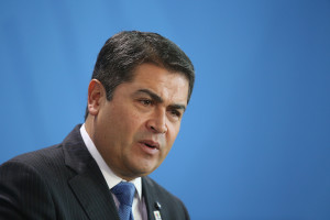 Juan Orlando Hernández analiza cierre de la Policía Nacional