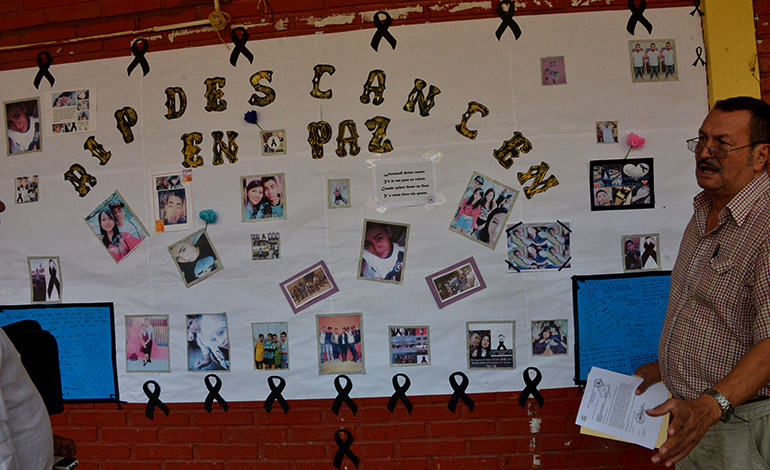 Un mural en memoria de los estudiantes caídos por la criminalidad.