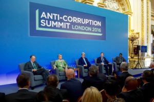 Cumbre Anticorrupción se celebra en Londres pero JOH esta en Cumbre de la Moda