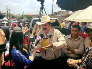 Mel se someterá a consulta popular para enfrentar a JOH