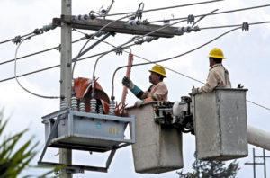 Hondureños pueden reclamar a la ENEE por daños a sus aparatos eléctricos por fallos de servicio