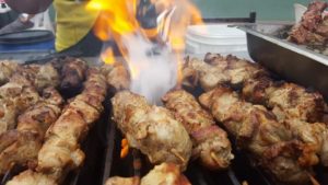 Gobierno de Hernández cierra las famosas “Carnitas del Anillo” en Tegucigalpa