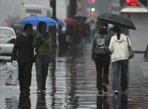Onda tropical entra hoy martes a Honduras y dejará más lluvias