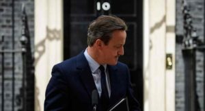 Renuncia el primer ministro británico David Cameron