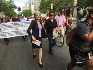 Candidata a Presidente de EE. UU. calles exige justicia para Berta Cáceres