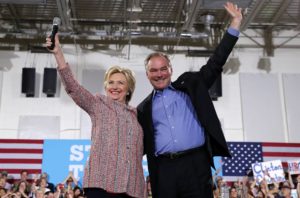 Tim Kaine el vicepresidente de Clinton al que Honduras le cambió la vida