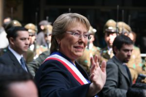 Presidenta de Chile anuncia educación superior gratuita para todos
