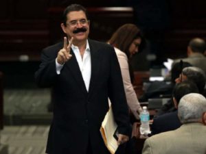 “Me resbalan las críticas de mis adversarios políticos”: Manuel Zelaya