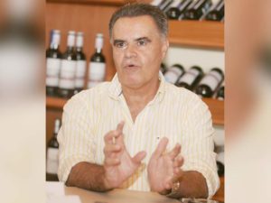 Empresario le preocupa más el fútbol que dar explicaciones sobre las pastillas