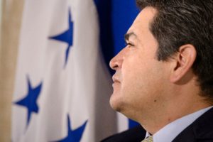 Fulminante artículo publica The New York Times contra la reelección de Hernández