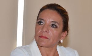 Xiomara Castro, pre candidata presidencial de Libre presentará demanda por difamación contra David Romero.