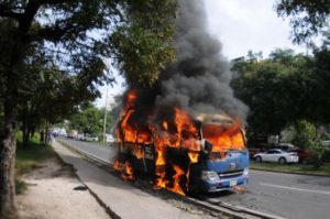 Empresarios hondureños ligados al transporte público huyen de Honduras por inseguridad
