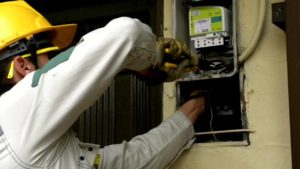Denuncian la instalación forzada de los contadores prepago de la EEH