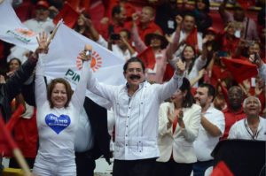 Eva Fernández abandona a Juan Orlando Hernández