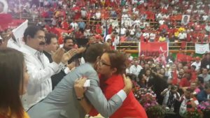 Mel: El pueblo hondureño colocará las banderas de la alianza en Casa Presidencial