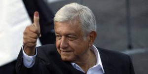 AMLO promete mejoras en ayuda humanitaria para caravana migrante