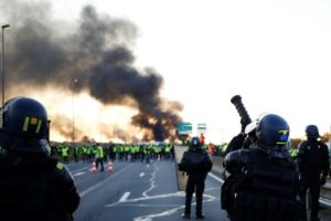 Francia: suben los combustibles y el pueblo protesta