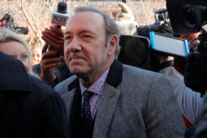 Kevin Spacey comparece en un tribunal por cargos de abuso sexual