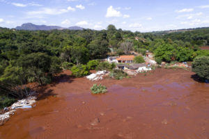 Brasil: 200 desaparecidos por colapso de presa de relaves