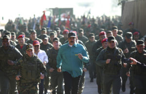 Maduro ordena conformar 50 mil unidades de defensa en barrios de Venezuela