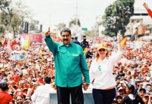 Venezolanos salen a las calles en apoyo a Maduro