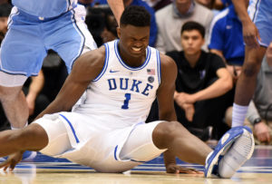 Caen las acciones de Nike ante las críticas por zapato roto de Williamson