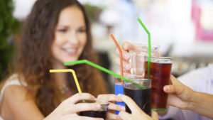 Estudio: Bebidas azucaradas podrían causar muerte prematura en mujeres
