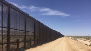 Veteranos de guerra construyen muro “privado” en frontera con México