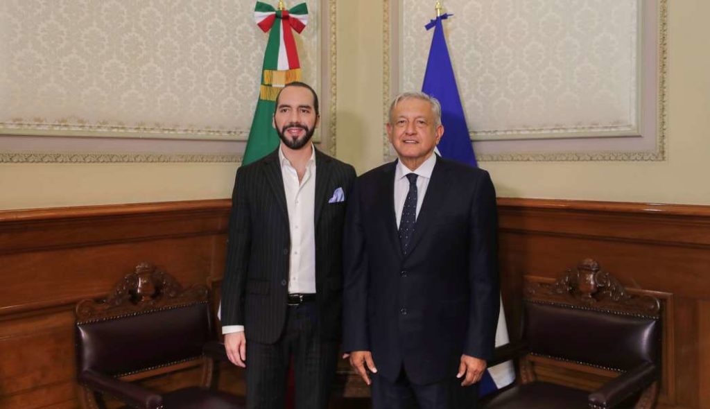 AMLO y Bukele se reúnen para tratar temas migratorios