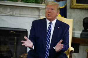 Trump: opción militar contra Irán sigue “sobre la mesa”