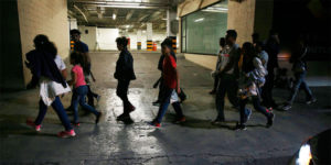 Cientos de migrantes son abandonados por la “Migra” en México