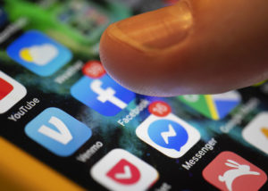 Facebook pagó contratistas para transcribir archivos de audio de usuarios
