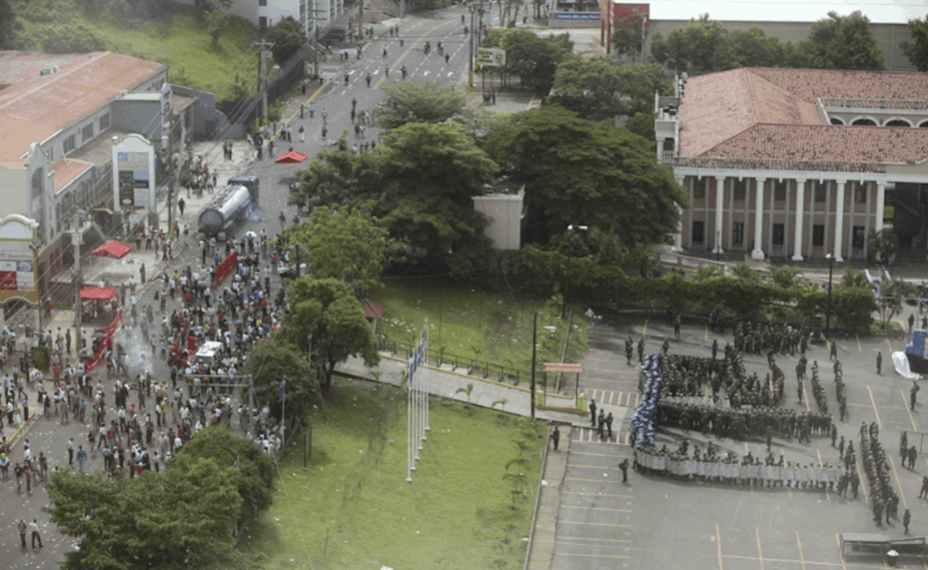 Casa Presidencial intervenida por militares durante el golpe de Estado del 2009 contra el presidente Manuel Zelaya Rosales.