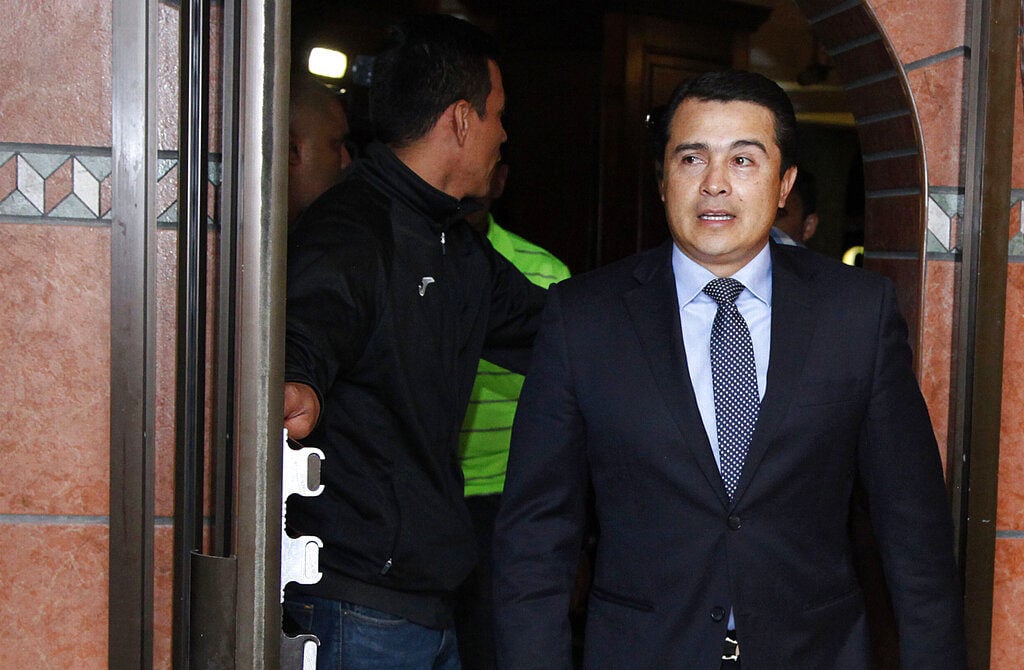 Tony Hernández in a dark suit and blue tie exiting a doorway, with Alexander Ardón contextually referenced; Christian Ulbrich noted in accompanying information.