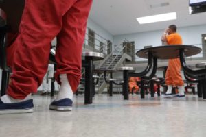 California: Inmigrantes detenidos están en huelga de hambre