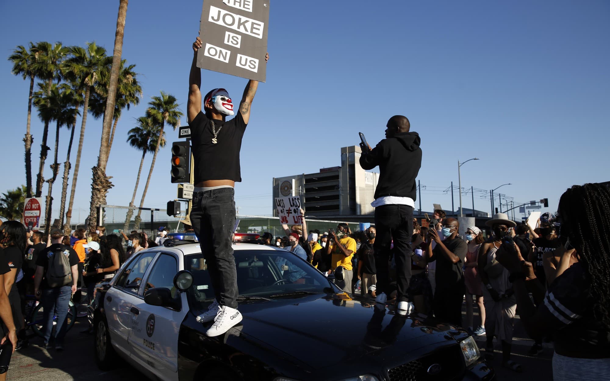 Se desatan protestas en Los Ángeles por muerte de George Floyd