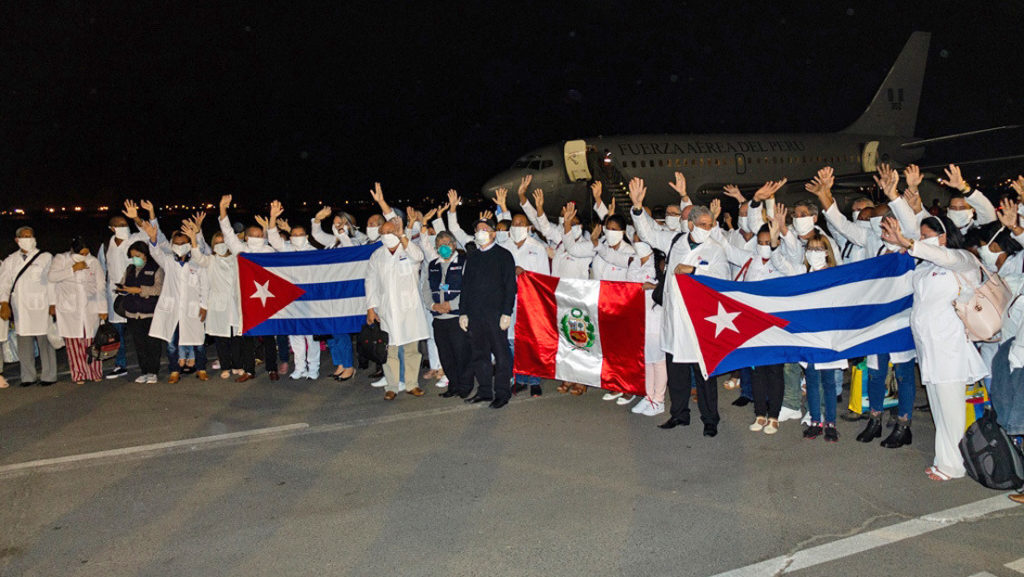 Médicos cubanos en Perú